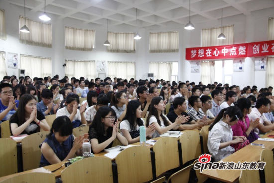 加拿大滑铁卢大学刘新芝教授做客jxf吉祥网手机在线“杏坛大讲堂”