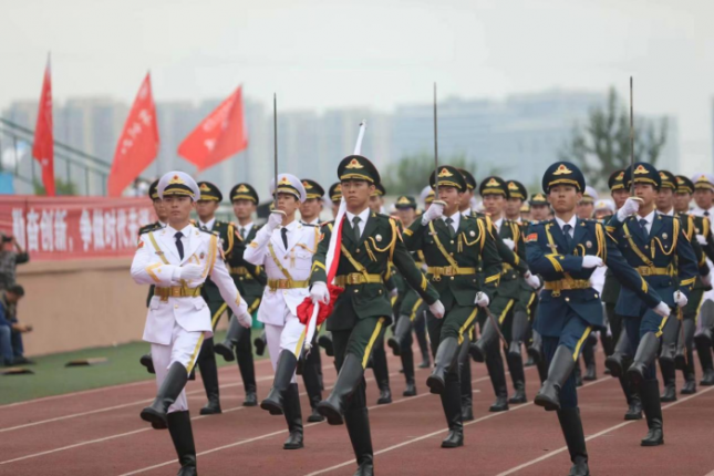 以使命护国旗  用信仰护忠诚                    —jxf吉祥网手机在线第十五届国旗护卫队