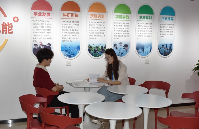 1719902902340937.jpg 优良学风建设--优秀学生典型分享-照片.jpg